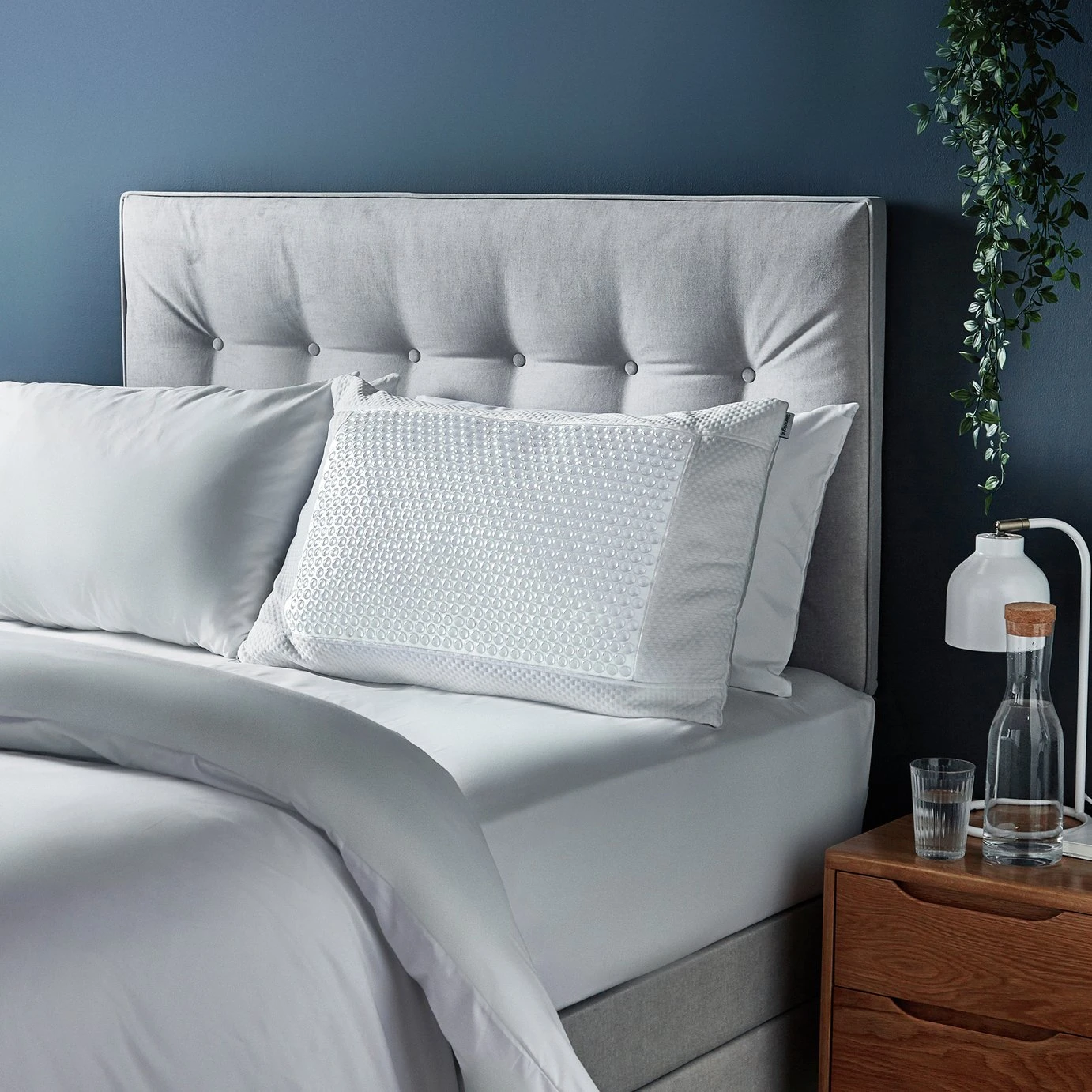 Silentnight Wellbeing Cool Touch Medium Pillow 5 Silentnight Wellbeing Cool Touch Medium Pillow - Image 3