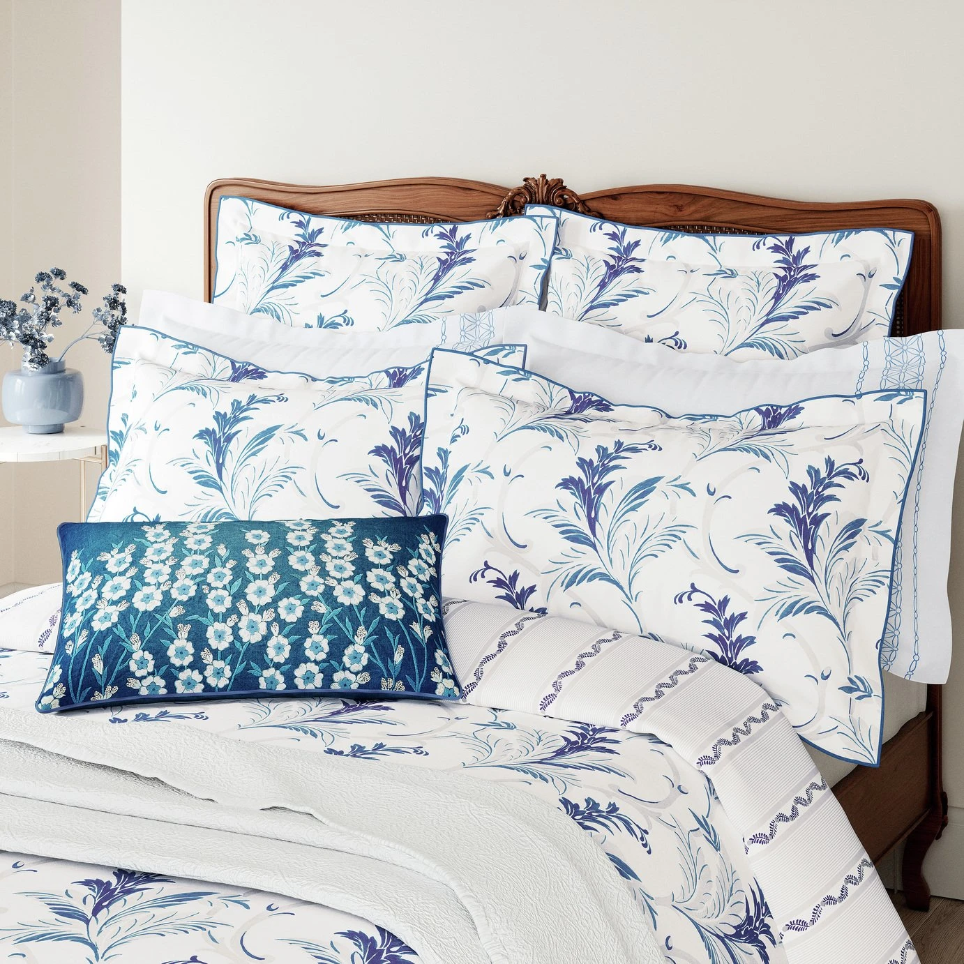 V&A Cotton 200TC Baroque Blue & White Bedding Set - Double 3 V&A Cotton 200TC Baroque Blue & White Bedding Set - Double