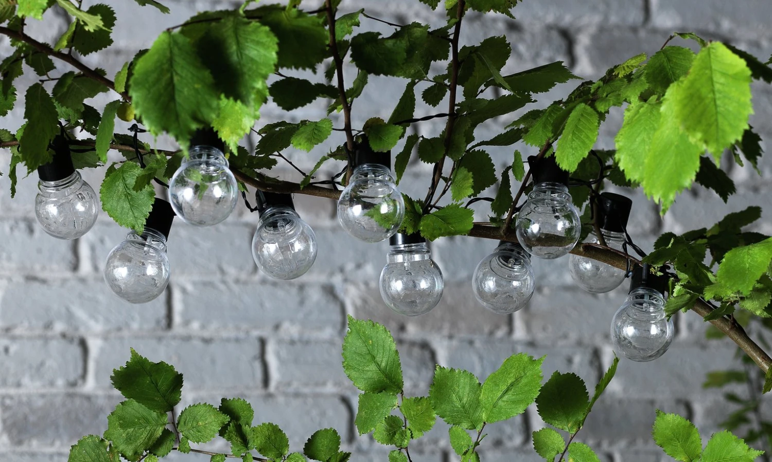 Habitat 20 Warm White Festoon Solar Lights 5 Habitat 20 Warm White Festoon Solar Lights - Image 3