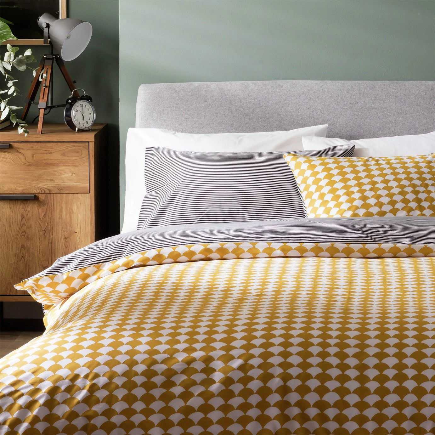 Habitat Cotton Scallop Yellow Reversible Bedding Set -Double 3 Habitat Cotton Scallop Yellow Reversible Bedding Set -Double