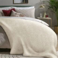 Habitat Faux Fur Plain Throw - Cream - 125x150cm