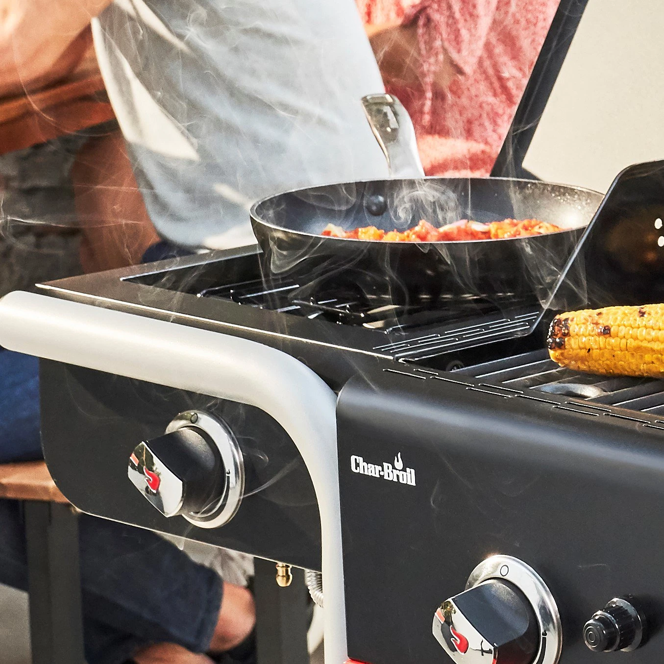 Char-Broil 4 Burner Gas And Charcoal BBQ 8 Char-Broil 4 Burner Gas And Charcoal BBQ - Image 6