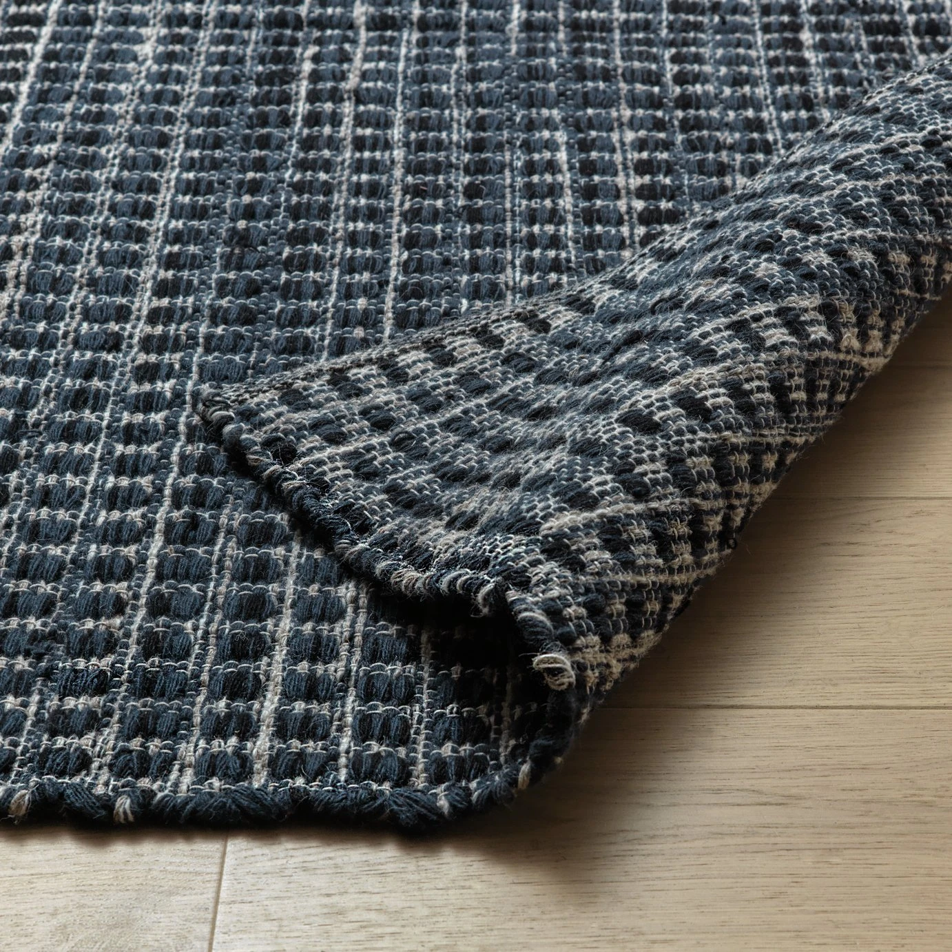 Habitat Leonardo Flatweave Wool Rug - Navy Blue - 170x240cm 7 Habitat Leonardo Flatweave Wool Rug - Navy Blue - 170x240cm - Image 5
